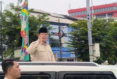 Sorak Warga Sambut Kedatangan Presiden di SPPG Polri, Prabowo Beri Hormat dan Lambaikan Tangan
