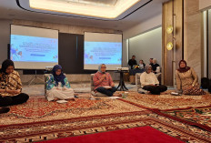 Kado Hari Ibu, Menteri PPPA Latih Korban Bencana Sumatera Merias Pengantin