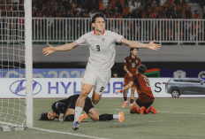 Bukan Sekadar Lawan Vietnam, Mitchell Baker Kejar Rekor Emas Ole Romeny di Piala AFF 2026