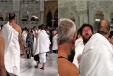 Viral! Jamaah Pria Tiba-tiba Berteriak di Sekitar Ka'bah, Wajah dan Tubuh Memerah
