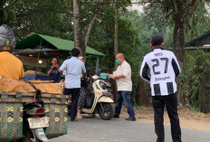 Kabut Asap Karhutla Kepung Sungai Ambawang, 6.000 Masker Dibagikan ke Pengendara