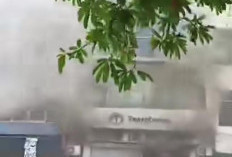 Kebakaran Hebat Lalap Gedung Kantor di Kemayoran, 101 Petugas Pemadam Dikerahkan