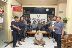 Bang Jago yang Viral di Jagakarsa Akhirnya Ditangkap, Masih Senyam-senyum Saja di Kantor Polisi