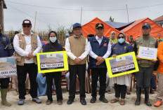 Kemenag Salurkan Bantuan Rp596 Juta untuk Madrasah, Guru dan Siswa Terdampak Longsor Cisarua