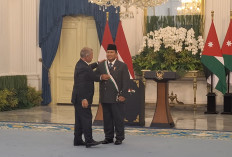 Prabowo Terima Penghargaan 'The Bejewelled Grand Cordon of Al Nahda' dari Raja Yordania