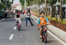 30 Tahun Terbengkalai, Jalan Becek di Karet Tengsin Akhirnya Mulus, Anak-anak Kini Riang Bersepeda