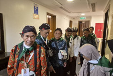 Jemaah Haji Gunungkidul Pakai Blangkon di Madinah, Identitas sekaligus Mudahkan Koordinasi