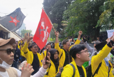 Gelombang Mahasiswa Mulai Bergerak ke DPR, Pakai Almamater Kuning Universitas Terbuka
