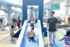 Lahan Parkir Liar di Cakung Disulap Jadi Taman Gapura Muka, Anak-Anak Riang Bermain Perosotan