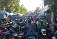 Kembangan Baru Semrawut, Jadi Parkiran Motor Dadakan Imbas Banjir Rendam Rawa Buaya
