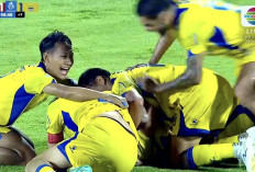 Sundulan Maut Julio Cesar ke PSM Bikin Persib Selangkah Lagi Raih Treble Winner Super League!