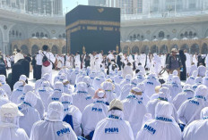 Bentuk Syukur Dapat Umroh dari PNM, Tangis Haru Nasabah PNM Mekaar di Sujud Pertama