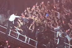 Momen Jerry Yan Nangis dan Ambil Bunga Mawar dari Fans di Konser F✦FOREVER, Kata-Katanya Bikin Meleleh