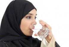 Puasa Tetap Glowing! Ini Dampak Minum Air Putih untuk Kesegaran Wajah