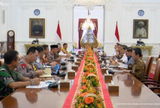 Gelar Ratas, Jokowi Minta Jajarannya untuk Relokasi Pengungsi Erupsi Gunung Ruang