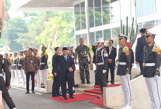 Hadiri Sidang Tahunan MPR RI, Prabowo Tiba Kenakan Jas dan Kemeja Biru Muda