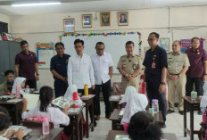 Gibran Cek Uji Coba MBG di SDN Slipi 15 dan SLBN 05 Jakarta, Bagi-bagi Buku dan Tas Sekolah