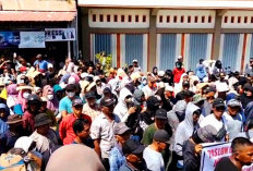 Massa Kembali Datangi Kantor Bawaslu Bengkulu Selatan, Ancam Akan Gelar Aksi Anarkis