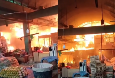 Kebakaran Pasar Induk Kramat Jati, Kobaran Api Masih Membara, Pedagang Berlarian
