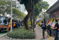 BEM UI Melawan Meski Diblokade Polisi di Flyover Semanggi, Tetap Demo ke Bundaran HI