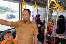 Wali Kota Pekanbaru Raih Penghargaan 'Pendorong Pertumbuhan Ekonomi Kota' dari Dahlan Iskan