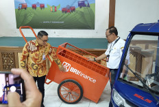 BRI Finance Alat Bantu Angkutan Sampah ke Dinas LH DKI Jakarta, Ada Gerobak dan Sepeda Motor Listrik