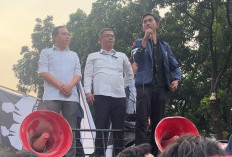 Stafsus Mensesneg Diroasting Mahasiswa Trisakti Saat Temui Pendemo: Jangan Percaya! 
