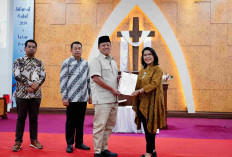 Pastikan Kenyamanan Beribadah Natal, Nusron Wahid Serahkan Sertipikat Tanah Gereja di Jaktim