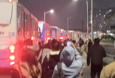 Antrean Bus Transjakarta Mengular di Jalur Langit, Operasional Koridor 13 Dialihkan