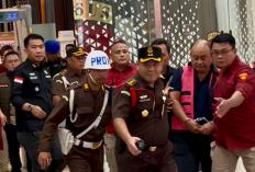 RESMI! Dicopot dari BGN, Dadan Hindayana Pakai Rompi Pink Kejagung