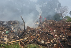 Mirip Lahan Gambut! Kebakaran Sampah di Ciputat Timur Tangsel Sulit Dipadamkan