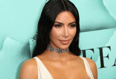 Penampilan Kim Kardashian Pakai Bikini Bikin Susah Fokus, Seksi saat Liburan