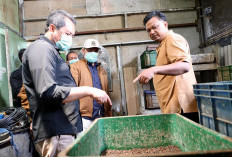 Pansus XXI DPRD Jabar Dorong Penguatan Komunitas Pengelola Sampah Berbasis Rumah Tangga Melalui Ranperda