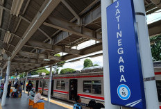 Antisipasi Macet Malam Tahun Baru, Sejumlah KA Berhenti Luar Biasa di Stasiun Jatinegara