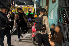 Hendak Tawuran di Lubang Buaya, 2 Pemuda Ditangkap Brimob Beserta Celurit Diamankan