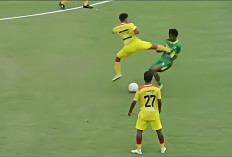 GENDENG! Tendangan 'Kung Fu' Mendarat di Dada Pemain Liga 4 dalam Laga Putra Jaya Pasuruan vs Perseta Tulungagung