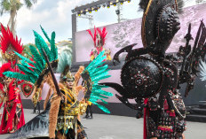 Siswa Sekolah Rakyat Curi Perhatian di Jember Fashion Carnaval 2026