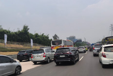 Puncak Arus Mudik, Arus Lalu Lintas Mulai Padat di Tol Japek KM 47-57