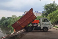 DLH DKI Buka Suara soal Dugaan Buang Sampah di Kali Pesanggrahan, Ini Penjelasannya
