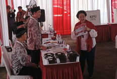 Megawati Coblos Pilkada Jakarta di TPS 24 Kebagusan Didampingi Pramono-Rano 