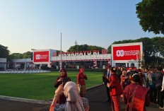 MERIAH! Masyarakat Padati Istana Rayakan HUT RI ke-80, War Undangan Jadi Cerita Seru