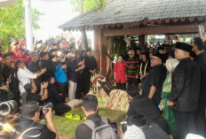 Momen Haru, Guntur hingga Sukmawati Khusyuk Kirim Doa saat Pemakaman Guruh Soekarnoputra di TPU Karet Bivak
