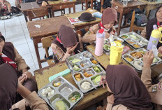 Inovasi Baru SPPG, Jemput Bola ke Sekolah dengan Menu MBG Prasmanan Halal Bihalal