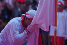 Sambil Cium Sang Saka Merah Putih, 72 Napiter Ucapkan Ikrar Sumpah Setia Pada NKRI