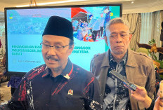 Kata Mensos Tanggapi Viralnya Korban Banjir Sumatera Wajib Pakai KTP Ambil BLT, Netizen: Kalau Hanyut Kebawa Banjir Gimana?