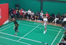 Meriah, Kaesang Main Bareng Legenda Badminton Harianto Arbi melawan Pasangan Agrippina Prima - Raja Juli Antoni