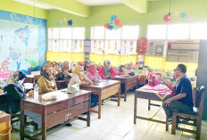 20,5% Guru Honorer Penghasilannya di Bawah Rp500 Ribu, Anggota DPR: Pelanggaran HAM! 