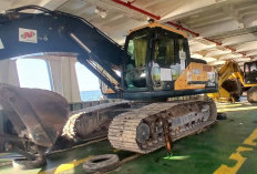 Kemenhub Kirim 2 Excavator ke Palue via Kapal untuk Buka Akses Pascagempa NTT