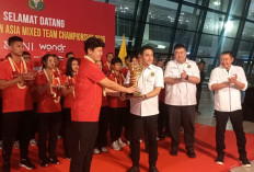 Raih Juara di Kejuaraan Beregu Campuran Asia 2025, Tim Bulutangkis Indonesia Disambut Meriah di Soetta