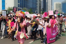 Cuma Emak-Emak yang Bisa, Aliansi Perempuan Tembus Bundaran HI Sambil Long March Teriak Stop MBG!